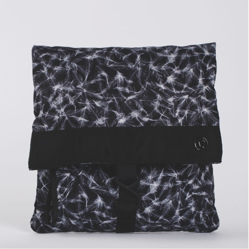lululemon Break Free Toiletry Bag
